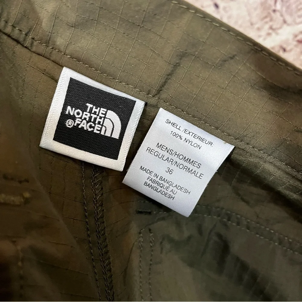 The North Face Green 2 in 1 Convertible Zip Nylon Hiking Pants